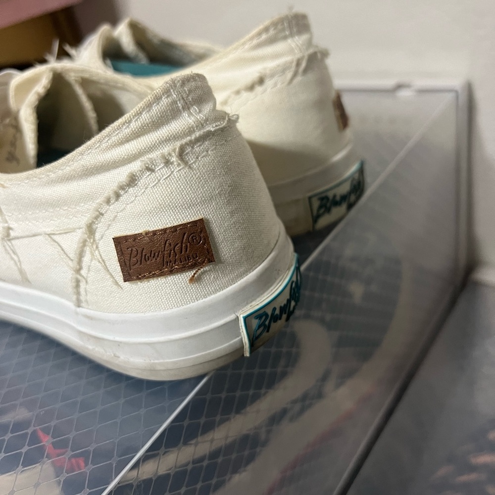 Women’s casual shoes